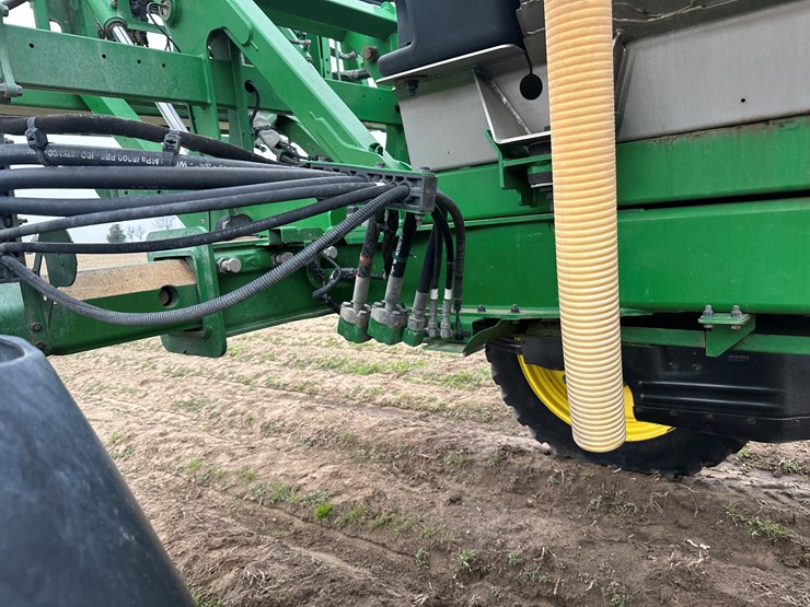 2021-john-deere-r4038-image-62