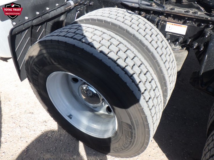 2022-freightliner-cascadia-116-image-13