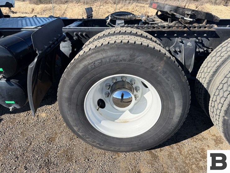 2017-freightliner-cascadia-125-image-22