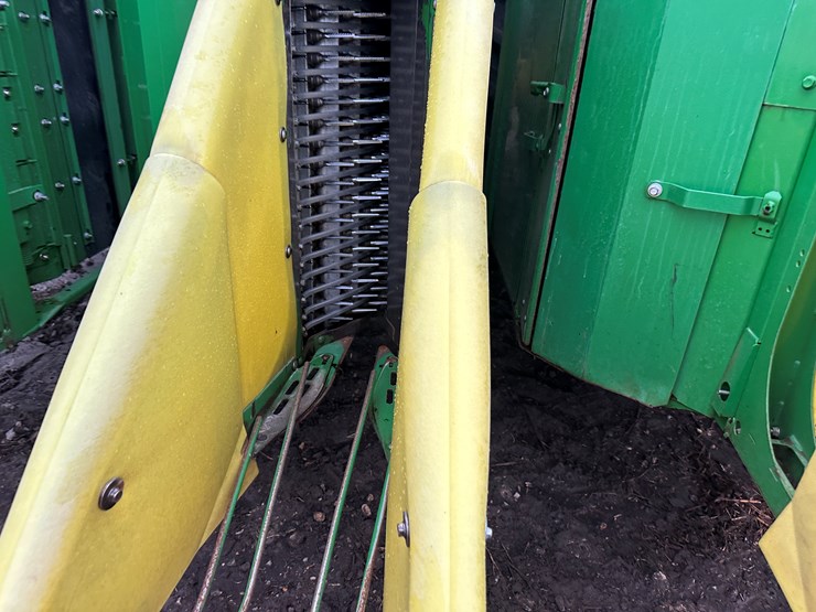 2021-john-deere-cp690-image-68