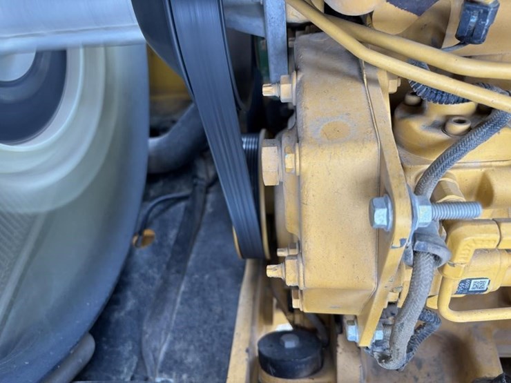 2017-deere-210l-image-37