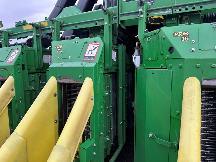 2021-john-deere-cp690-image-61