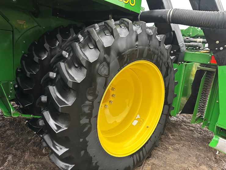 2021-john-deere-cp690-image-10