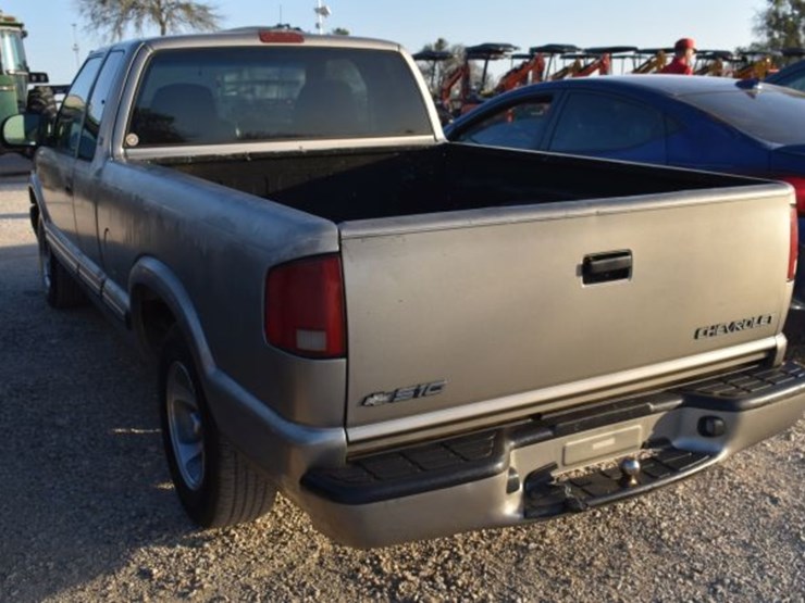 2001-chevrolet-s10-image-3