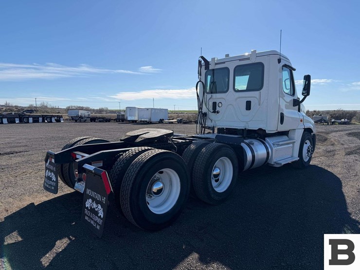2017-freightliner-cascadia-125-image-5