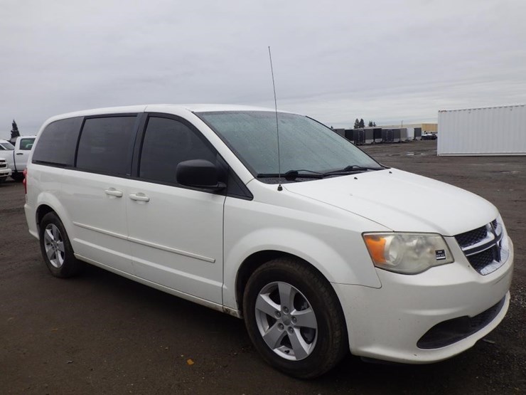 2013-dodge-grand-caravan-image-2