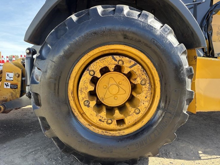 2017-deere-210lep-image-25