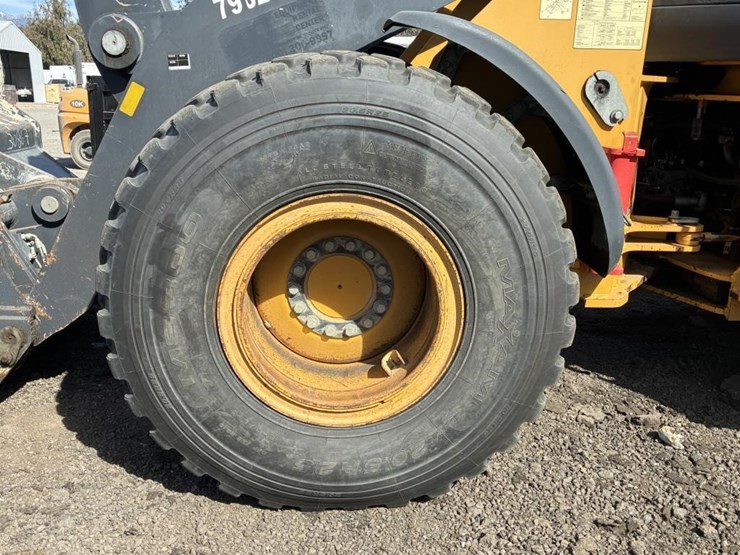 2018-deere-624-p-tier-image-10