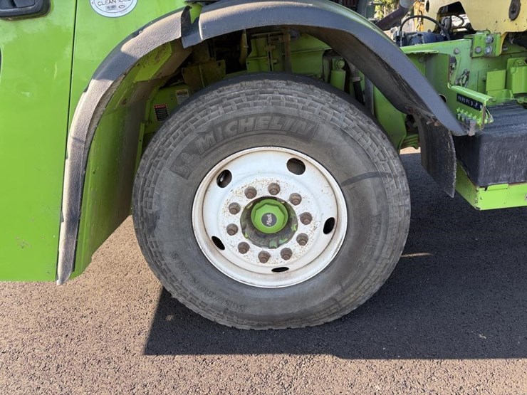 2018-mack-lr613-image-6