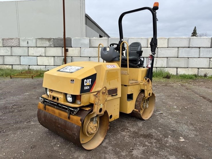 caterpillar-cb24-image-1