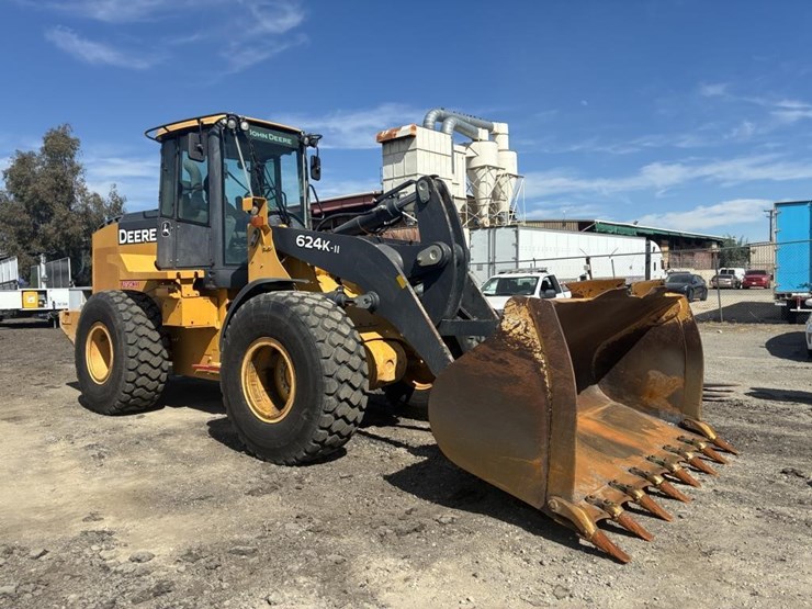 2018-deere-624k-image-2