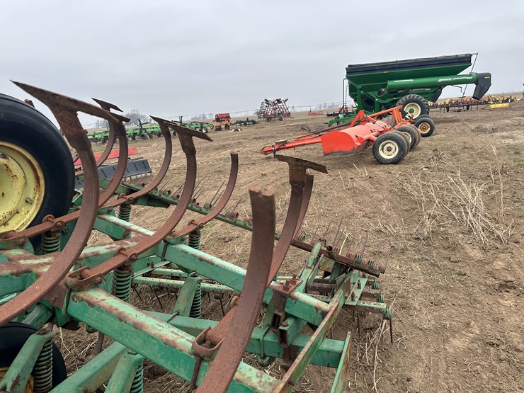 #40119-•-lot-of-(2)-7'-john-deere-cultivator-wings-image-11