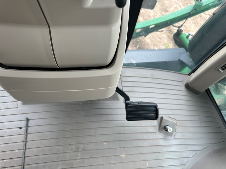 2021-john-deere-r4038-image-94