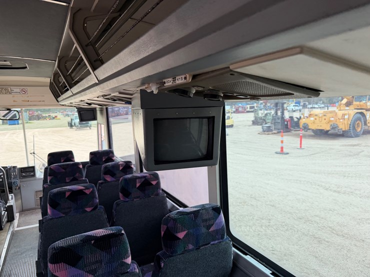 #295-•-1988-mci-travel-bus-image-11