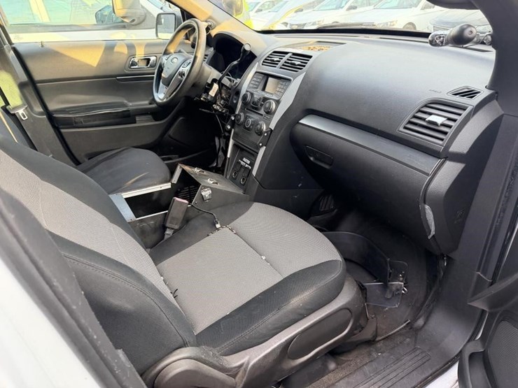 2014-ford-explorer-image-8