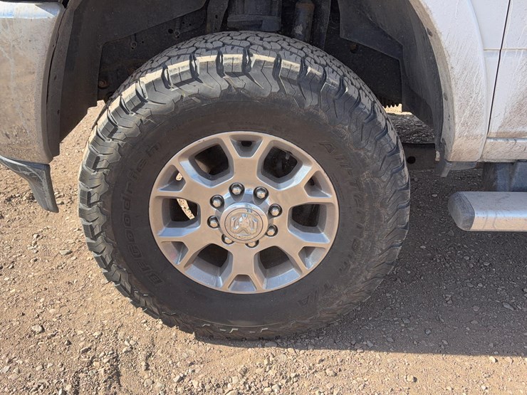 2020-ram-2500-laramie-image-8