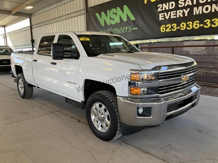 2015-chevrolet-silverado-2500hd-image-2
