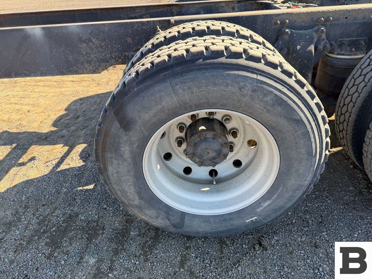 1992-freightliner-fld120-image-30