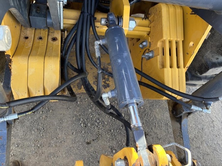 2018-deere-210lep-image-20