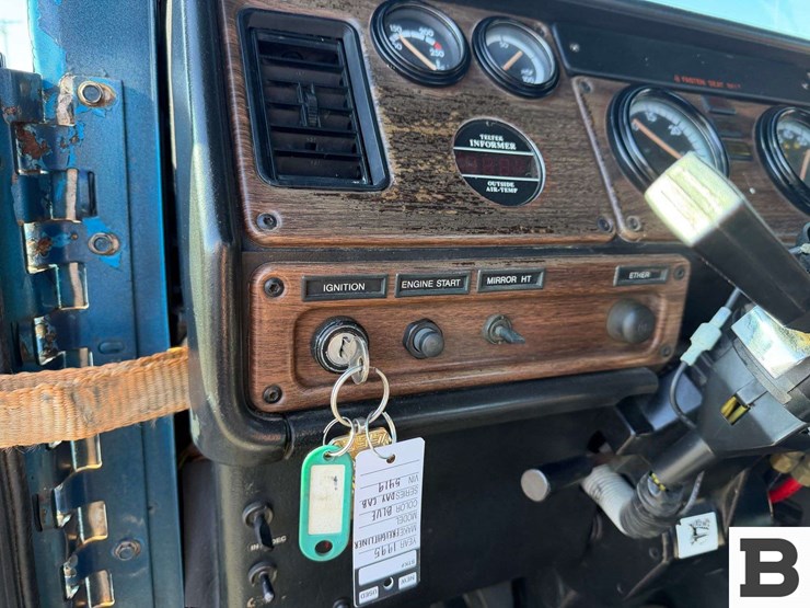 1995-freightliner-fld112-image-51