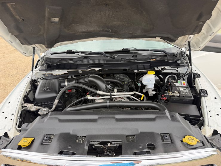 2022-ram-1500-classic-image-12