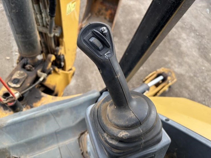 caterpillar-420f2-image-50