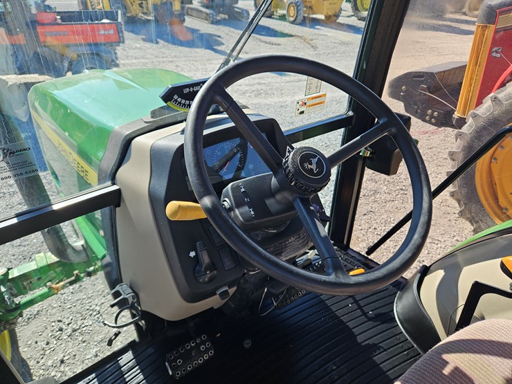 2011-john-deere-5085m-image-10