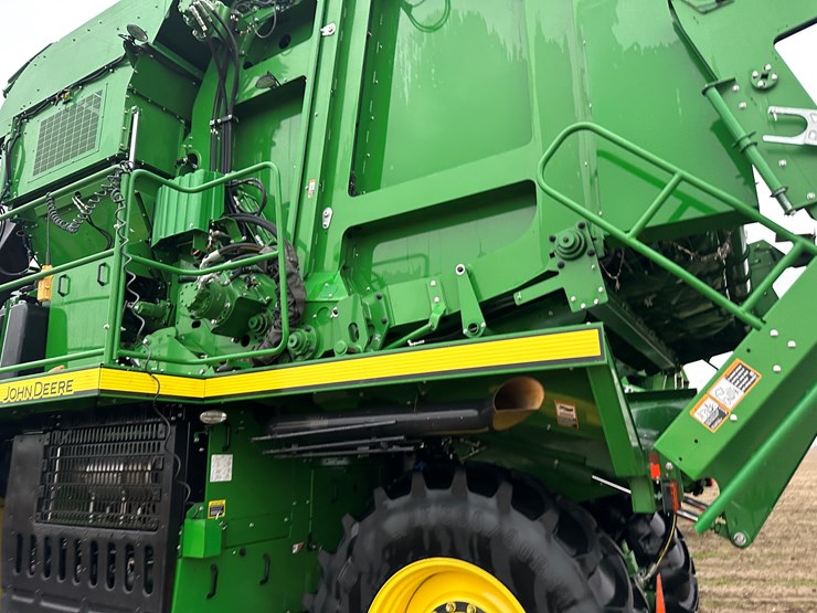 2021-john-deere-cp690-image-26