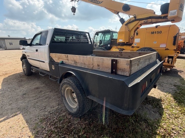 2002-dodge-ram-3500-image-4