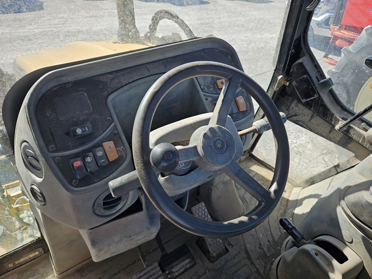 2004-caterpillar-420d-image-13