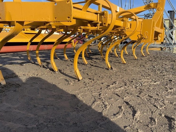 custom-12'-3-pt-springtooth-chisel-image-9