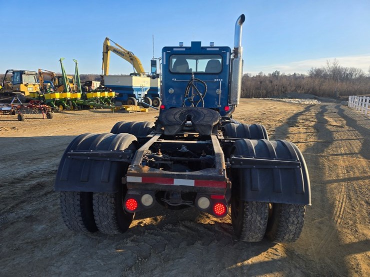 2010-peterbilt-367-image-4