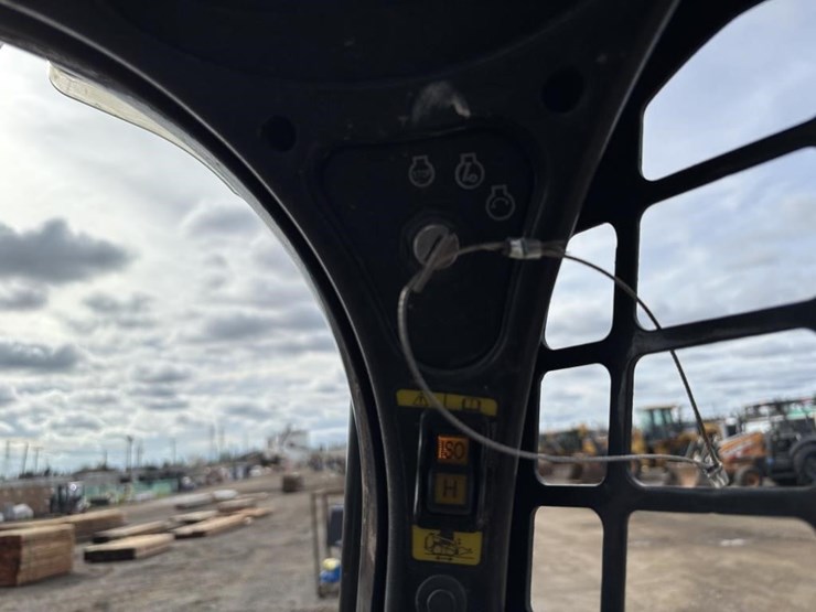 2021-bobcat-s590-image-12