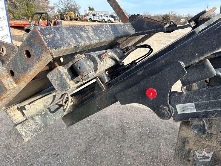 2012-peterbilt-337-image-30