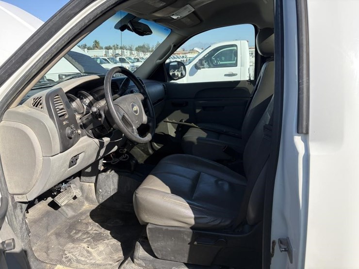 2010-chevrolet-2500-image-9