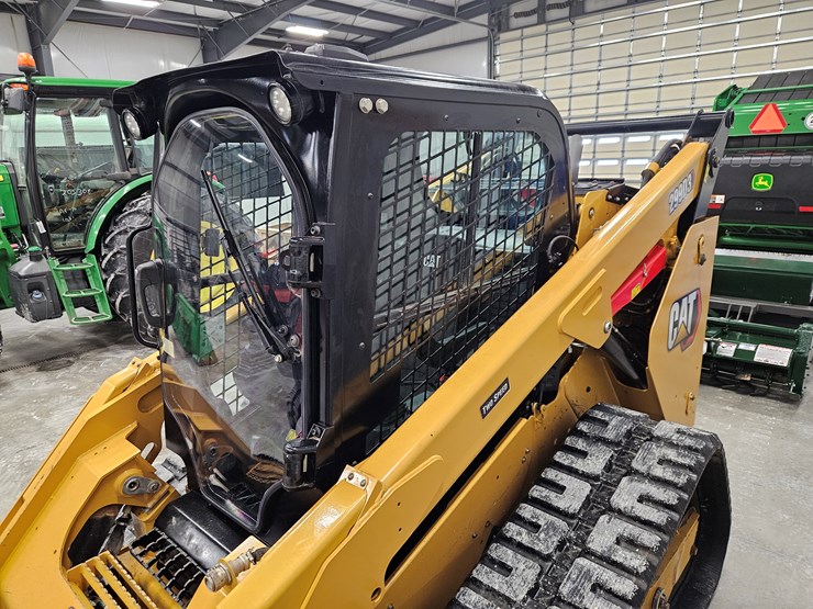 2023-caterpillar-299d3-image-24