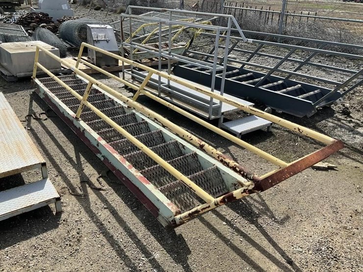 12'-portable-steel-staircase-image-4