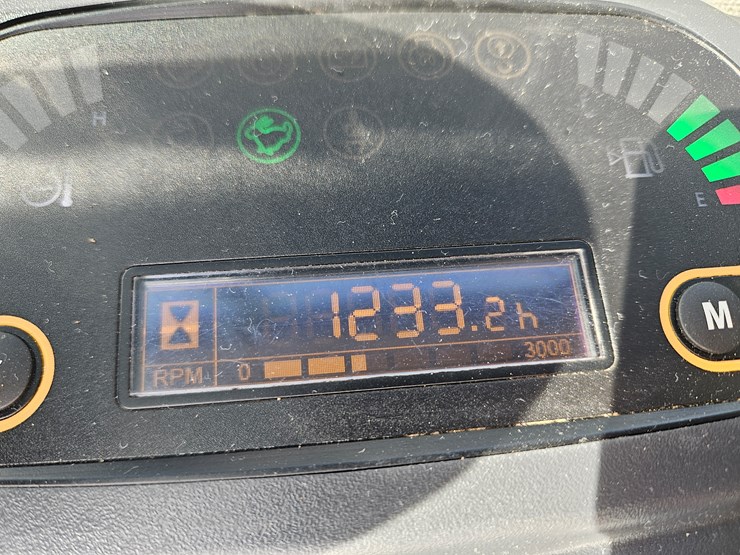 2019-case-cx37c-image-13