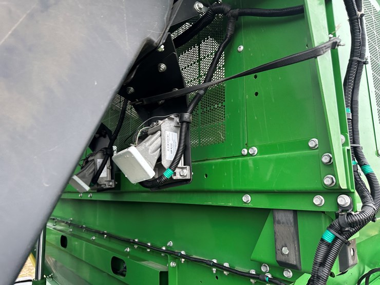 2021-john-deere-cp690-image-97