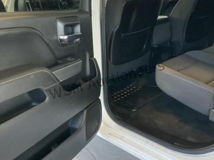 2015-chevrolet-silverado-2500hd-image-25