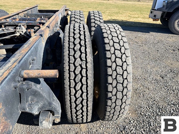 1995-freightliner-fld112-image-19