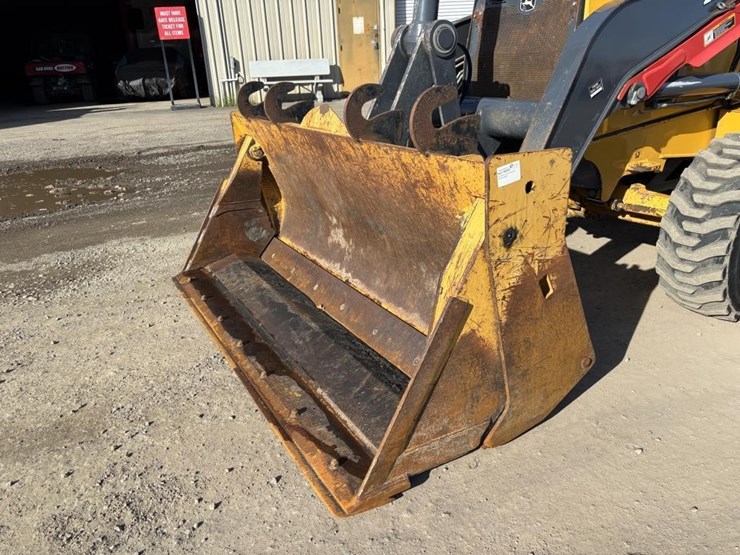 2018-deere-210lep-image-9