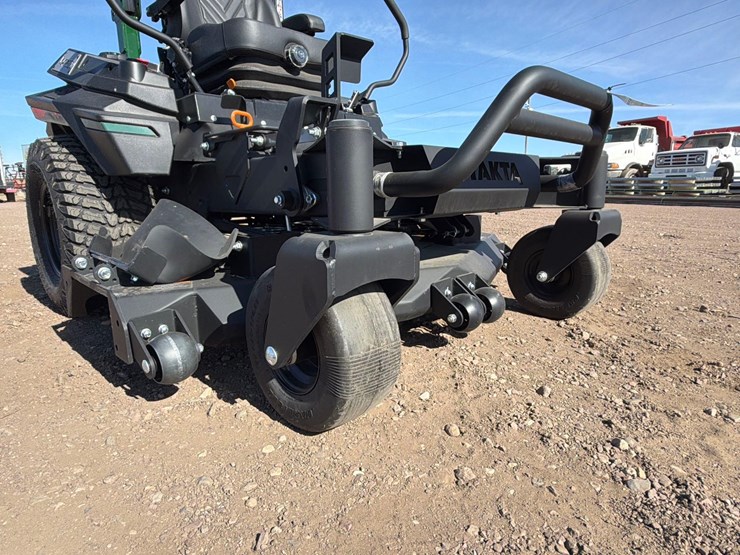 2025-yakta-yxr-920-commercial-zero-turn-mower-image-9