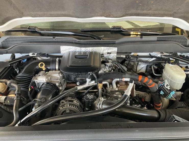 2015-chevrolet-silverado-2500hd-image-11