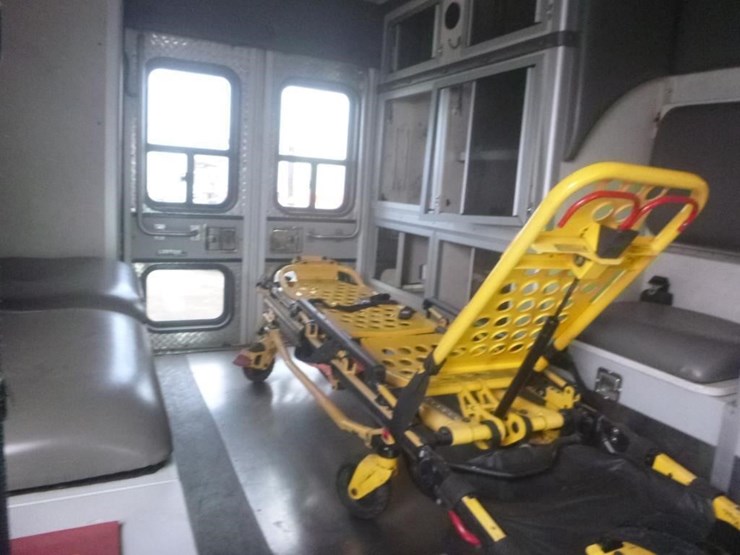 2005-ford-e450-image-9