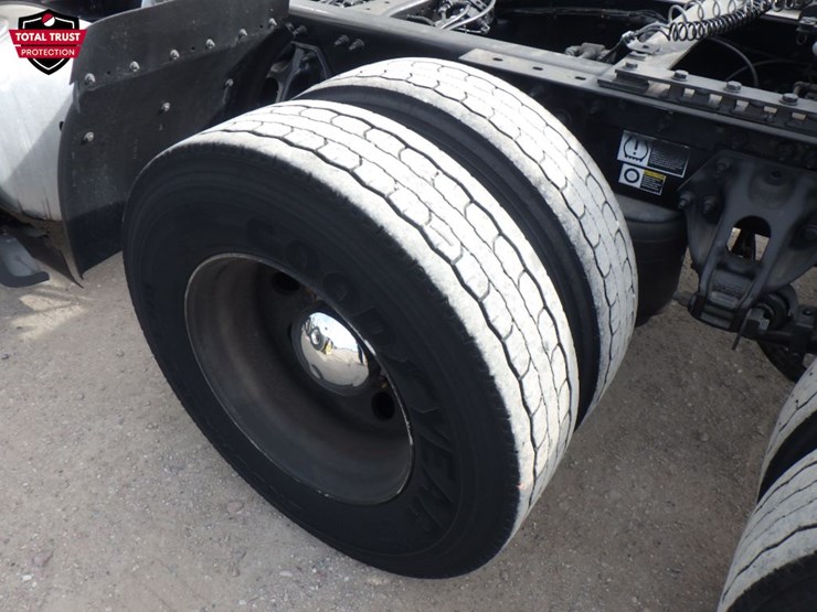 2020-peterbilt-579-image-15