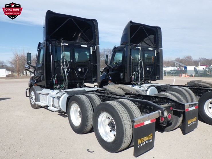 2022-freightliner-cascadia-116-image-11