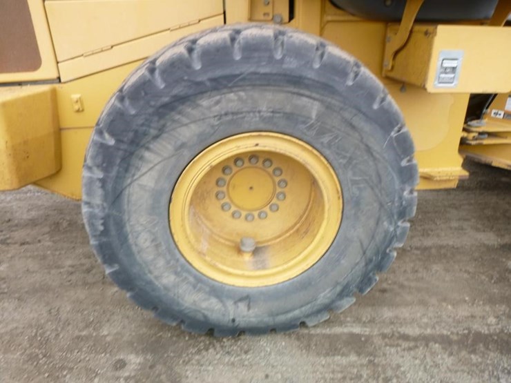 2005-deere-624j-image-38