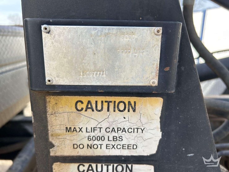 2012-peterbilt-337-image-24