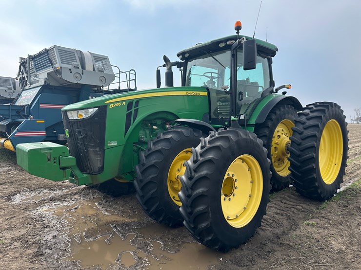 2019-john-deere-8295r-image-1
